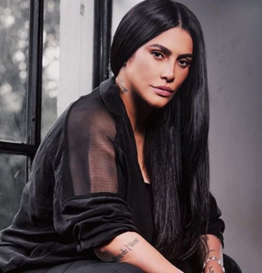 Cleo Pires desabafa sobre compulsão alimentar e críticas na internet: 'Dói' Cleo Pires desabafa sobre compulsão alimentar e críticas na internet: 'Dói'