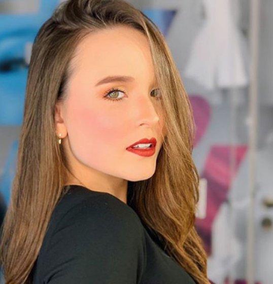 Larissa Manoela revela insegurança para fazer cenas quentes Larissa Manoela revela insegurança para fazer cenas quentes