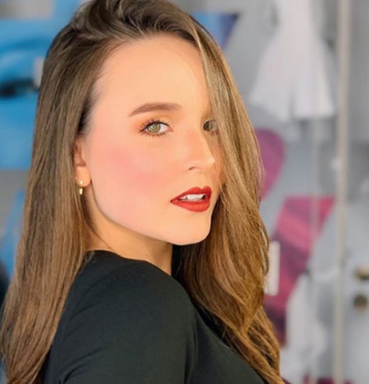 Larissa Manoela revela insegurança para fazer cenas quentes