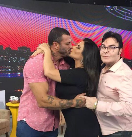 Solange Gomes é bloqueada por Kléber Bambam após dizer que 'odiou' fazer sexo com ele Solange Gomes é bloqueada por Kléber Bambam após dizer que 'odiou' fazer sexo com ele