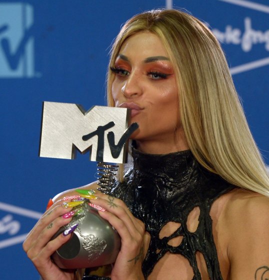 Pabllo Vittar vence prêmio de melhor artista brasileiro no MTV EMA 2019