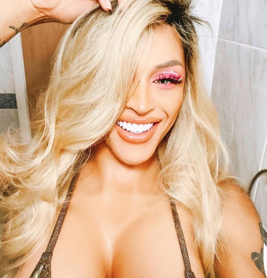 Pabllo Vittar posta foto com silicone e enlouquece fãs Pabllo Vittar posta foto com silicone e enlouquece fãs