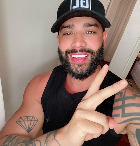 Gusttavo Lima fala sobre intimidades em show