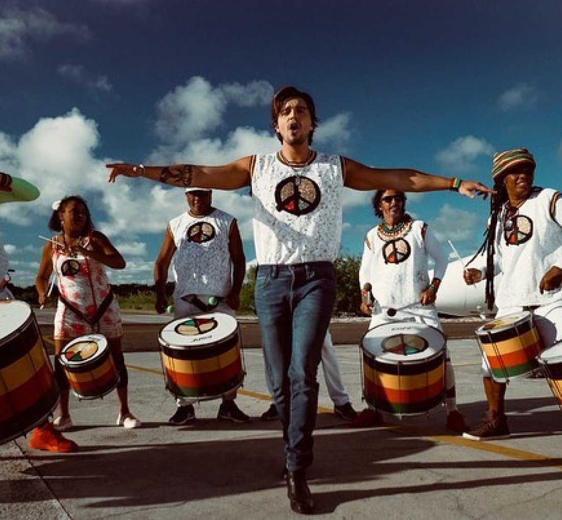 Luan Santana, Olodum e Léo Santana se juntam em clipe novo [ Luan Santana, Olodum e Léo Santana se juntam em clipe novo