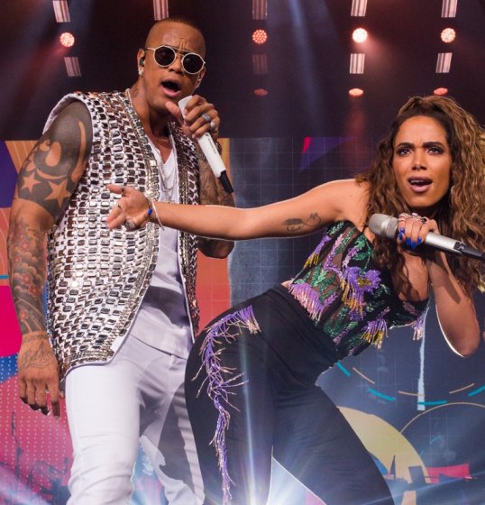 Confira! Leo Santana coloca Anitta para dançar até o chão Confira! Leo Santana coloca Anitta para dançar até o chão