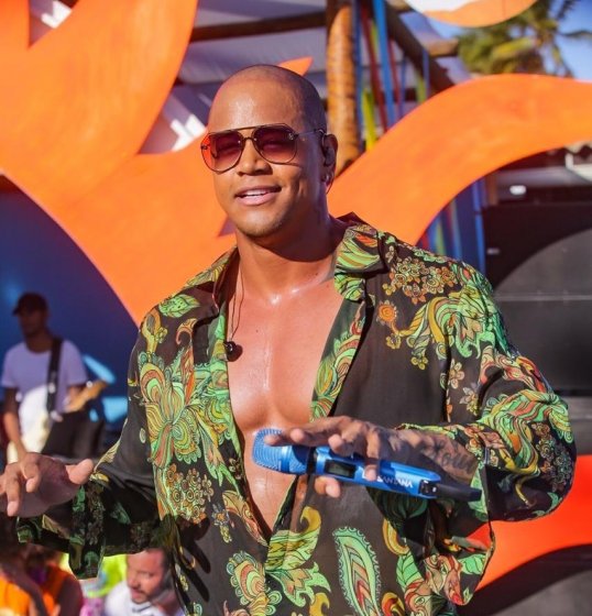 Léo Santana comenta sobre racismo envolvendo sua banda em BH Léo Santana comenta sobre racismo envolvendo sua banda em BH
