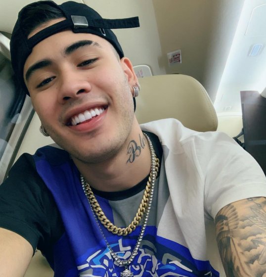 Kevinho tem incidente em show e leva três pontos no rosto Kevinho tem incidente em show e leva três pontos no rosto