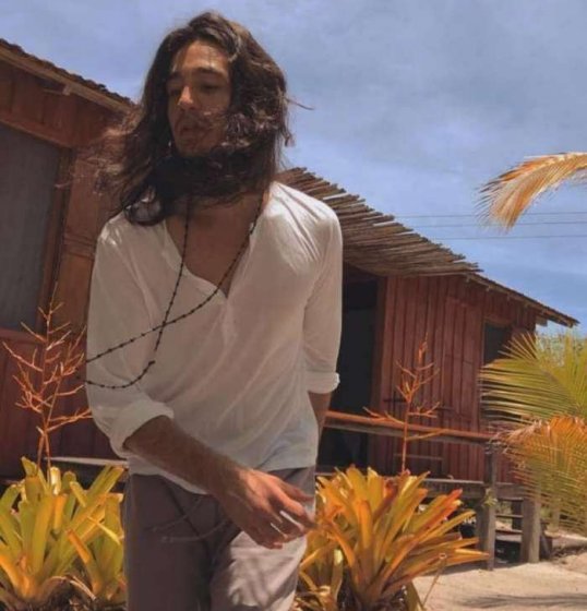Tiago Iorc aproveita 'ano sabático' em pousada de Salvador Tiago Iorc aproveita 'ano sabático' em pousada de Salvador