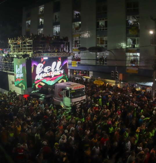 Acompanhe o que aconteceu nos Circuitos Dodô e Osmar no primeiro dia de Carnaval Acompanhe o que aconteceu nos Circuitos Dodô e Osmar no primeiro dia de Carnaval