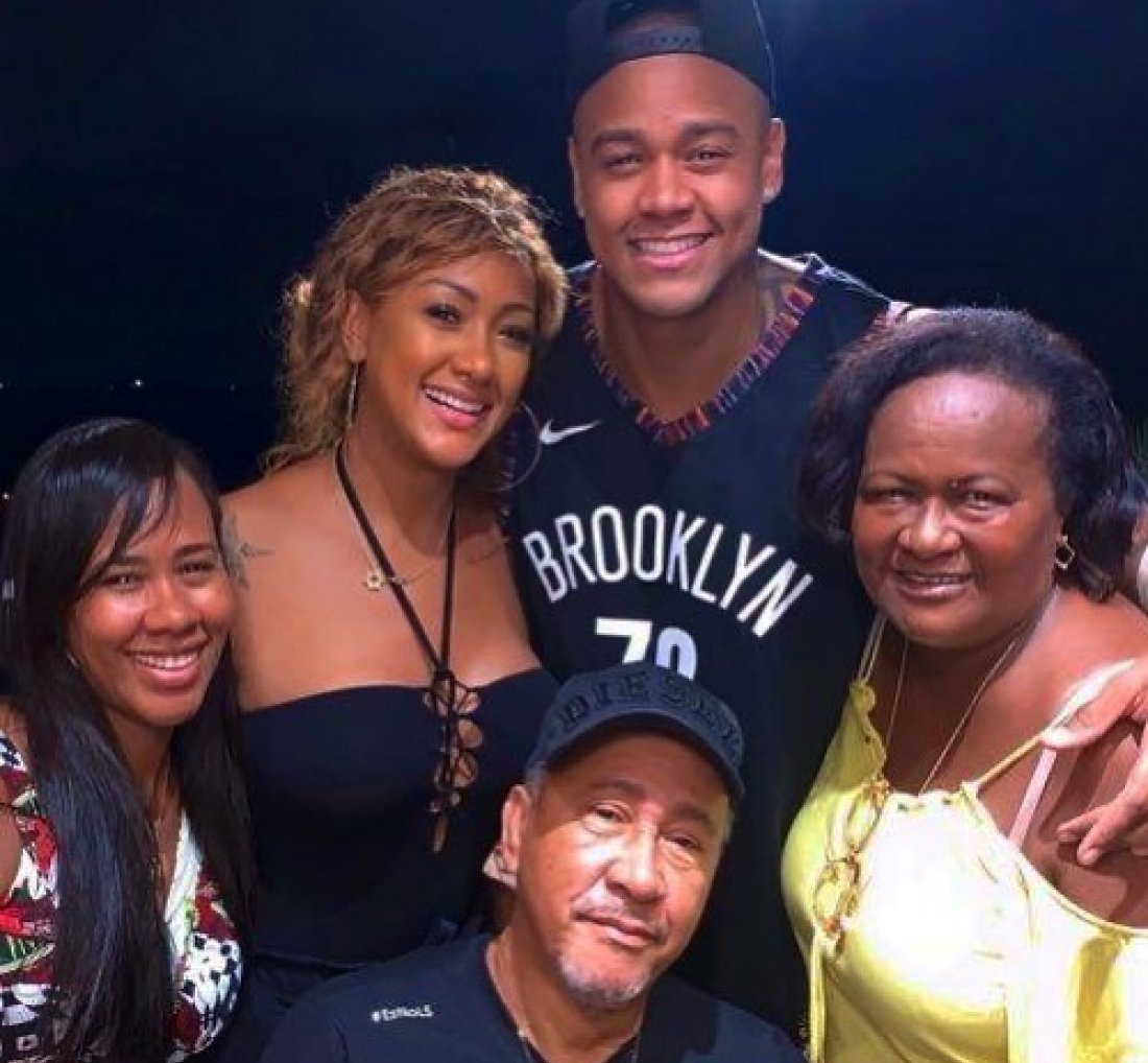 Léo Santana faz festa em família: [Léo Santana faz festa em família: