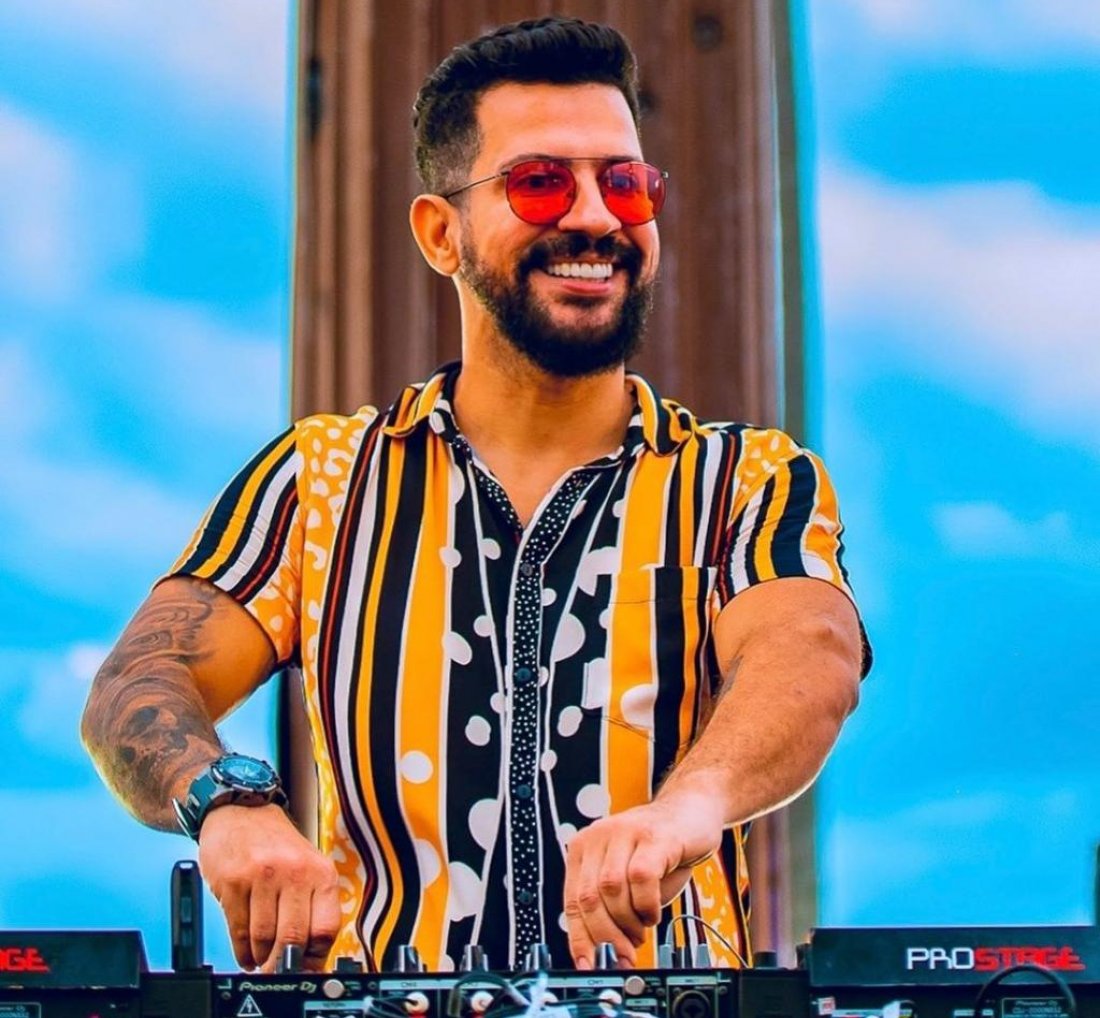Dennis Dj acaba de lançar um álbum: [Dennis Dj acaba de lançar um álbum: