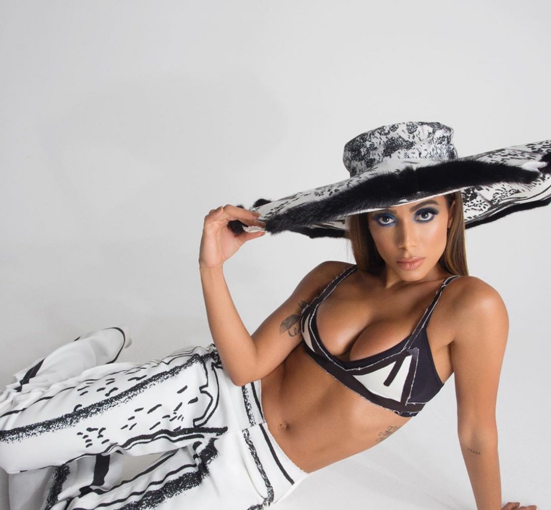 Anitta fala sobre rotina de trabalho: [Anitta fala sobre rotina de trabalho:
