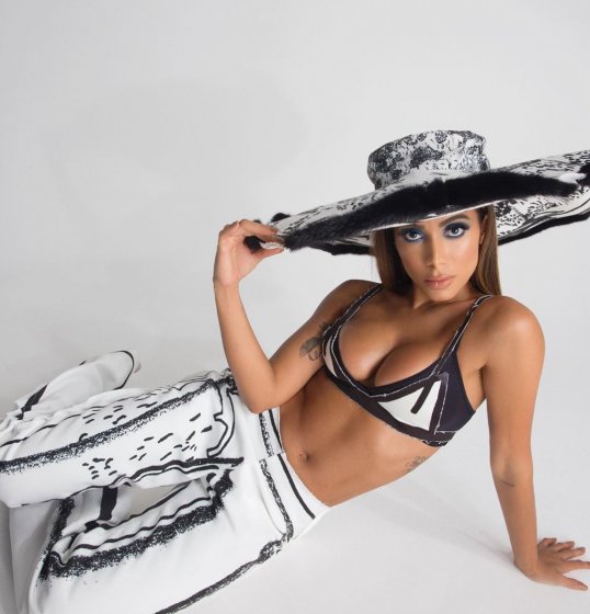 Anitta fala sobre rotina de trabalho: Anitta fala sobre rotina de trabalho: