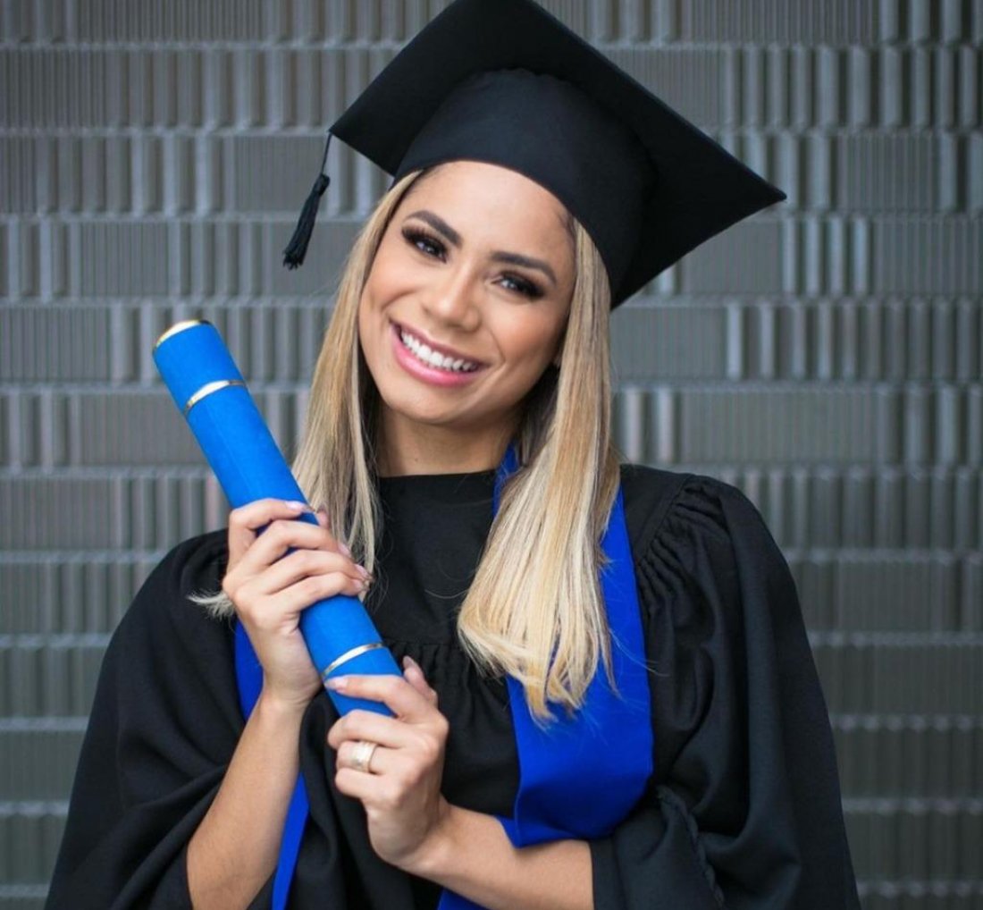 Lexa conclui a faculdade de Marketing: [Lexa conclui a faculdade de Marketing: