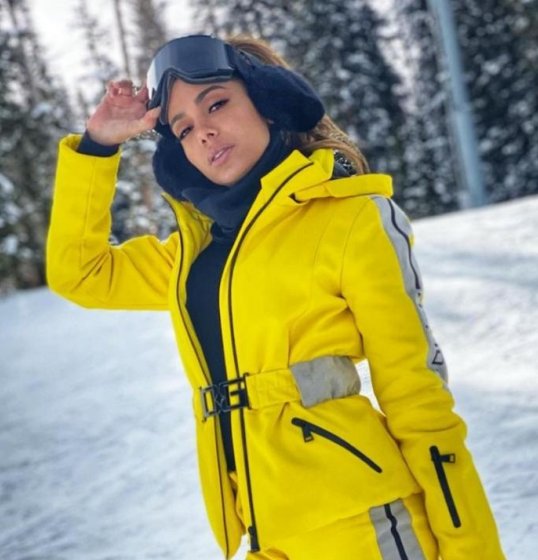 Anitta completa 15 semanas em parada internacional da Billboard Anitta completa 15 semanas em parada internacional da Billboard