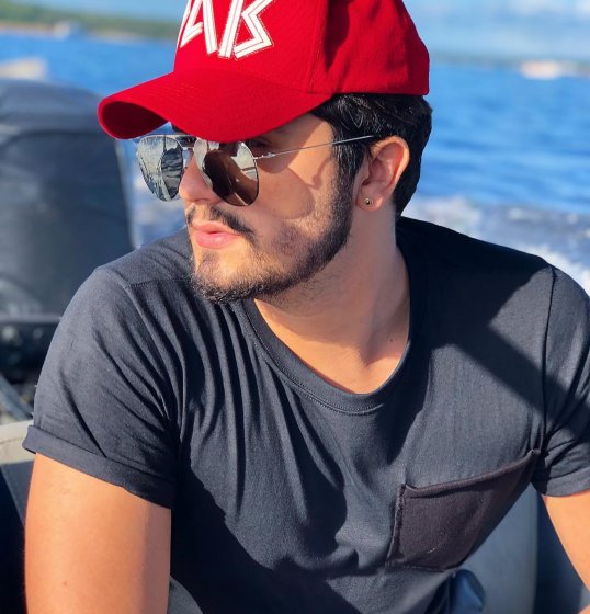 Luan Santana muda visual e pede opinião dos fãs Luan Santana muda visual e pede opinião dos fãs
