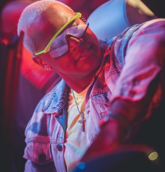 Léo Santana lança novo Álbum e Clipe de Sentadinha Léo Santana lança novo Álbum e Clipe de Sentadinha