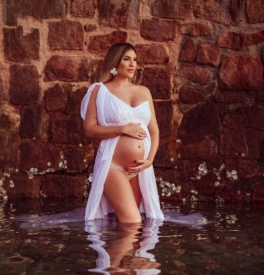 Lore Improta faz ensaio fotográfico para celebrar 9º mês da gravidez