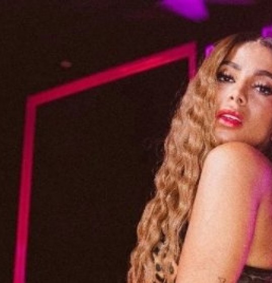 Anitta fala sobre os desafios da carreira internacional Anitta fala sobre os desafios da carreira internacional