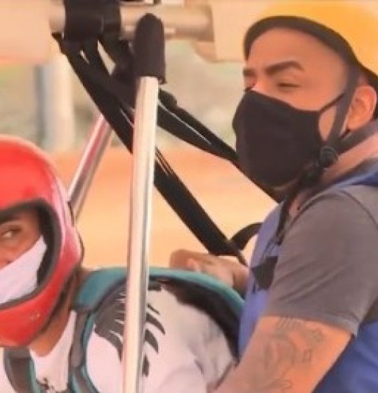Programa Cidade Aratu desafia Alex Lopes em vôo ao vivo de paramotor Programa Cidade Aratu desafia Alex Lopes em vôo ao vivo de paramotor