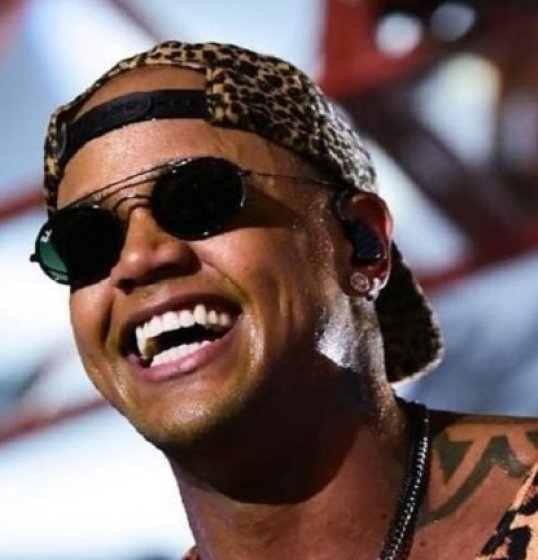 Léo Santana confirma Baile da Santinha para janeiro de 2022 Léo Santana confirma Baile da Santinha para janeiro de 2022