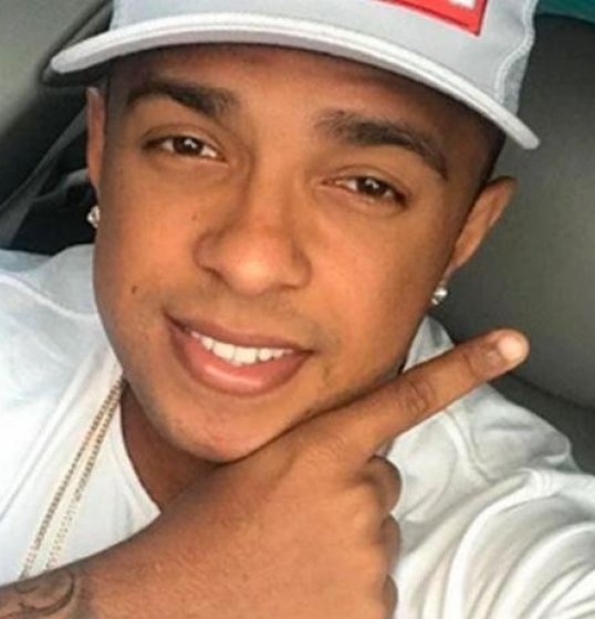 Bruno Magnata celebra renovação de contrato e sociedade com a banda La Furia Bruno Magnata celebra renovação de contrato e sociedade com a banda La Furia