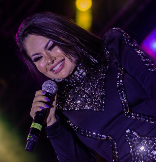 Paulinha Abelha, vocalista da banda Calcinha Preta, encontra-se em coma na UTI Paulinha Abelha, vocalista da banda Calcinha Preta, encontra-se em coma na UTI