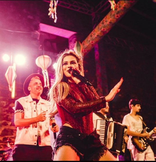 Lançamento de clipe e agenda de shows lotada marcam o período junino da banda Filomena Bagaceira. Lançamento de clipe e agenda de shows lotada marcam o período junino da banda Filomena Bagaceira.