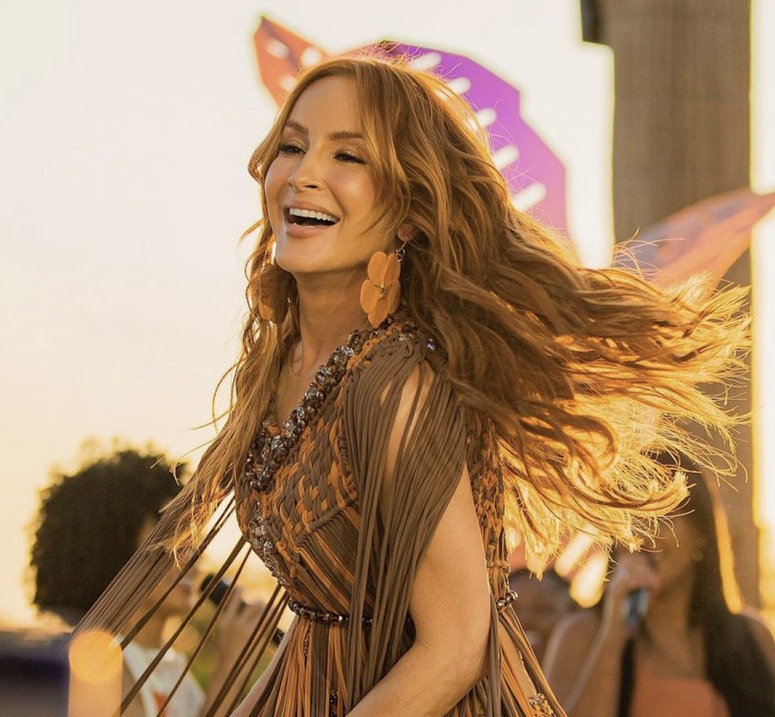 Claudia Leitte lança a primeira do projeto: “Ao vivo na Prainha da Claudinha [Claudia Leitte lança a primeira do projeto: “Ao vivo na Prainha da Claudinha