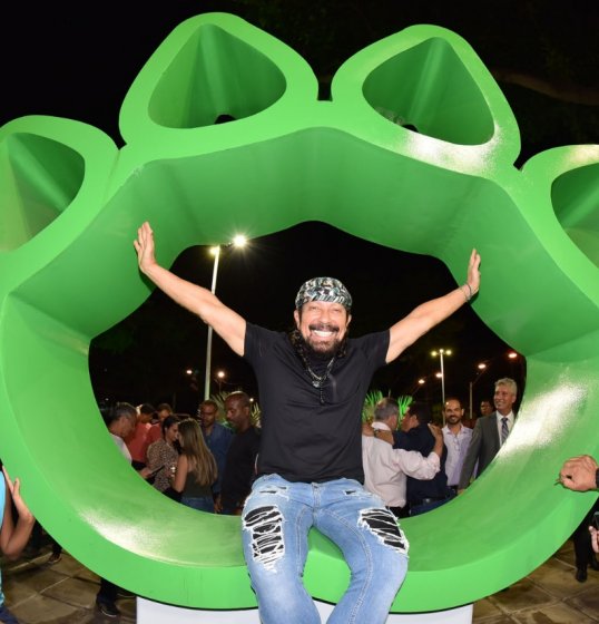 Bloco Camaleão adota praça em Ondina