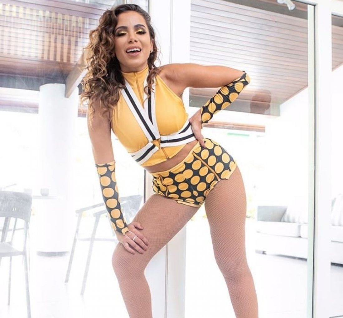 Anitta homenageia [Anitta homenageia