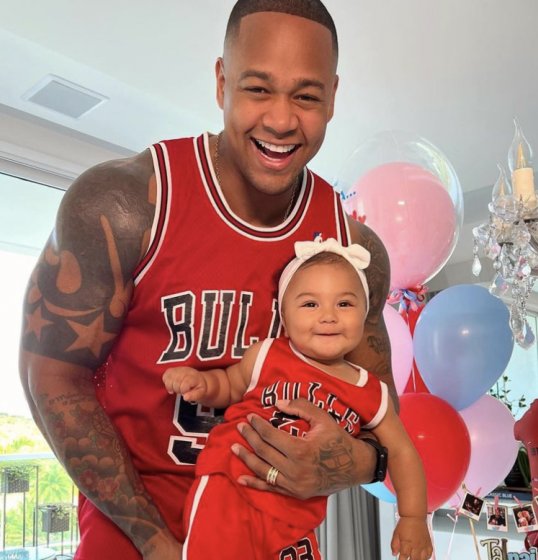 Léo Santana faz tatuagem em homenagem a filha Léo Santana faz tatuagem em homenagem a filha