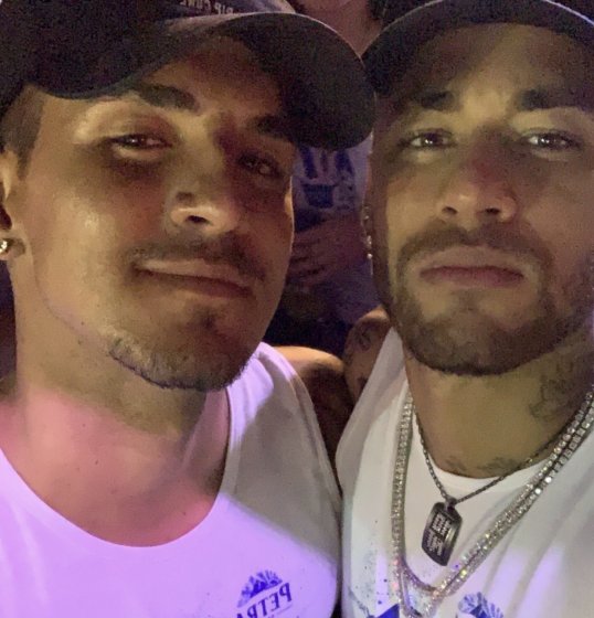 Neymar dança ao som de Neymar dança ao som de