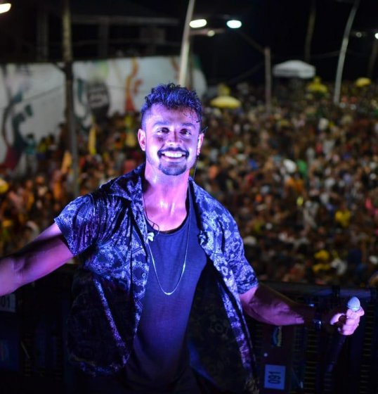 Lincoln celebra o sucesso do hit La Raba no carnaval de Salvador Lincoln celebra o sucesso do hit La Raba no carnaval de Salvador