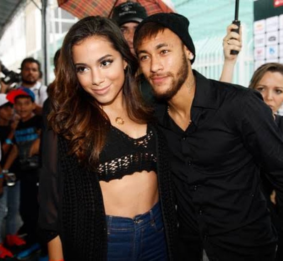 Anitta chama Neymar de [Anitta chama Neymar de