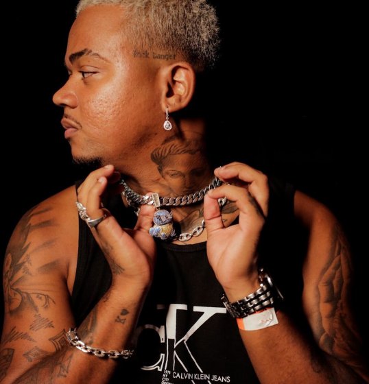 Rapper Major RD tem cordão roubado em show e oferece R$ 10 mil de recompensa: 'Covardia' Rapper Major RD tem cordão roubado em show e oferece R$ 10 mil de recompensa: 'Covardia'