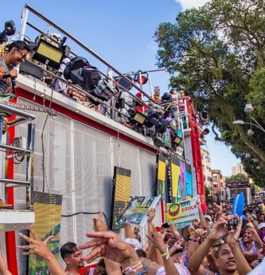 Retorno dos blocos Voa Voa e Inter marca o Carnaval do Chiclete com Banana Retorno dos blocos Voa Voa e Inter marca o Carnaval do Chiclete com Banana
