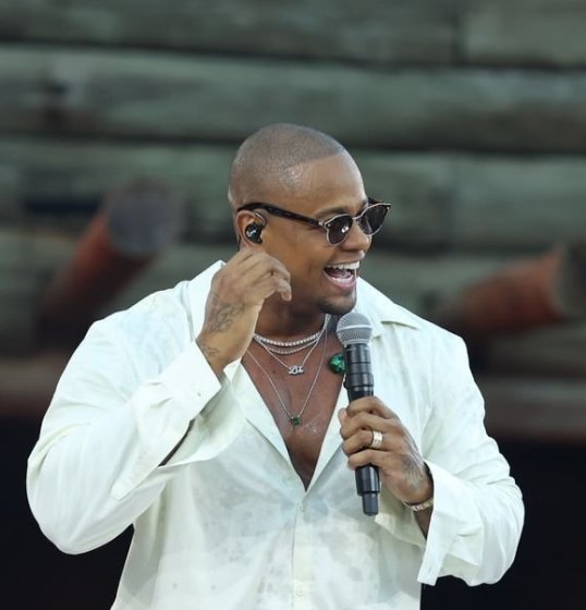 Léo Santana lança clipe de “Senta Aê” Léo Santana lança clipe de “Senta Aê”