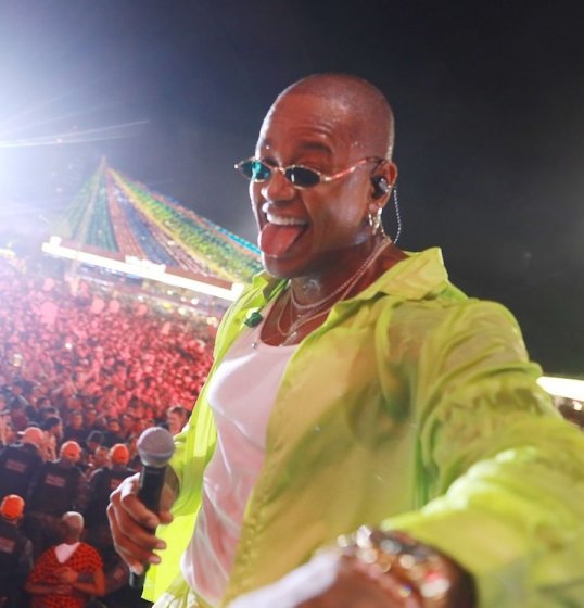 Léo Santana bate recorde de publico e fecha os portões do são joão de Caruaru Léo Santana bate recorde de publico e fecha os portões do são joão de Caruaru