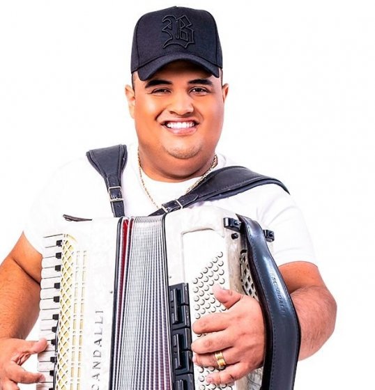 Vaquejada de Serrinha anuncia Tarcísio do Acordeon em grade de atrações Vaquejada de Serrinha anuncia Tarcísio do Acordeon em grade de atrações