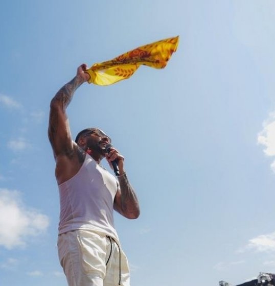 Parangolé realiza super show no Salvador Fest e promove encontro de gerações com dançarinas Parangolé realiza super show no Salvador Fest e promove encontro de gerações com dançarinas