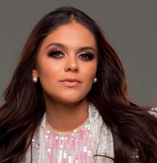 Raiane Martins lança primeiro álbum autoral da carreira Raiane Martins lança primeiro álbum autoral da carreira