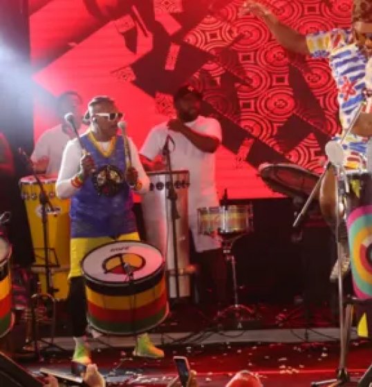 'Super sarrada' no ensaio do Olodum feito por Brown surpreende 'Super sarrada' no ensaio do Olodum feito por Brown surpreende