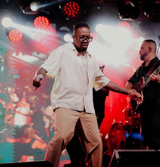 Mumuzinho renova contrato com Universal Music e diz que vai dar tempo da TV Mumuzinho renova contrato com Universal Music e diz que vai dar tempo da TV