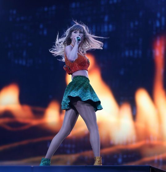 Taylor Swift se torna a cantora mais rica do mundo com US$ 1,6 bilhão Taylor Swift se torna a cantora mais rica do mundo com US$ 1,6 bilhão