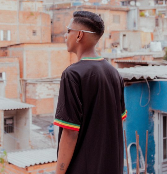 Viral no mundo inteiro, MC Menor JP lança “Menina de Vermelho” Viral no mundo inteiro, MC Menor JP lança “Menina de Vermelho”