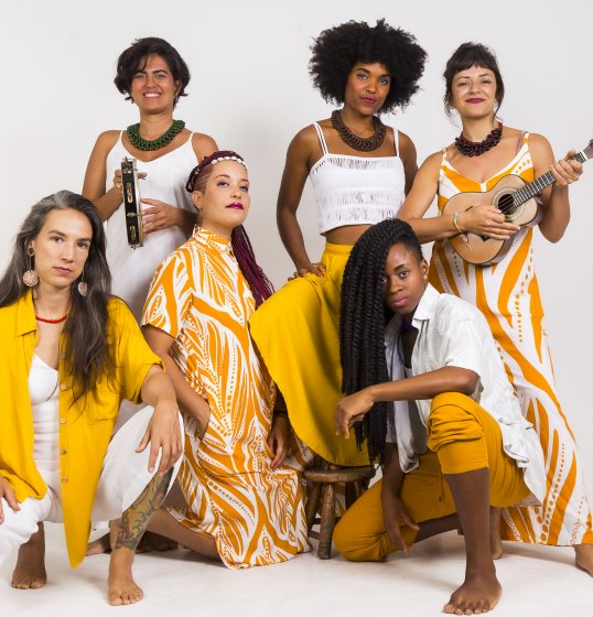 Yayá Massemba faz shows da turnê “De Umbigo a Umbigo” em Pernambuco e na Bahia Yayá Massemba faz shows da turnê “De Umbigo a Umbigo” em Pernambuco e na Bahia