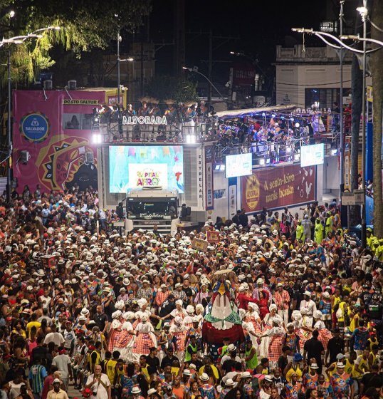 Bloco Alvorada inicia ‘Jubileu de Ouro’ com caruru e samba na Praça Quincas Berro d’Água Bloco Alvorada inicia ‘Jubileu de Ouro’ com caruru e samba na Praça Quincas Berro d’Água