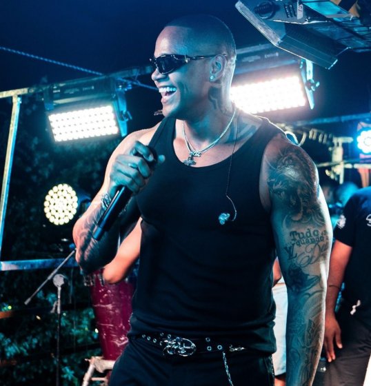 Léo Santana revela está gravando álbum com clássicos do pagodão Léo Santana revela está gravando álbum com clássicos do pagodão