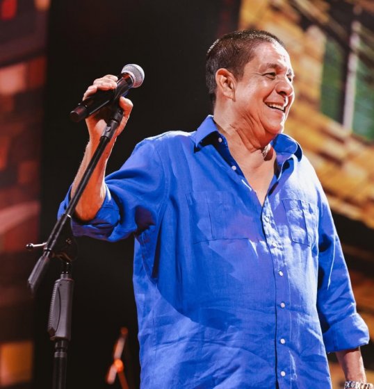 [Chegada de Zeca Pagodinho ao cruzeiro em comemoração aos 40 anos de carreira viraliza nas redes sociais]